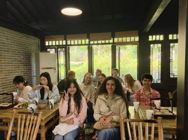 https://www.zufe.edu.cn/__local/4/90/00/40E4C7D5942B80332928D6F18C5_73C672B0_16169D.png